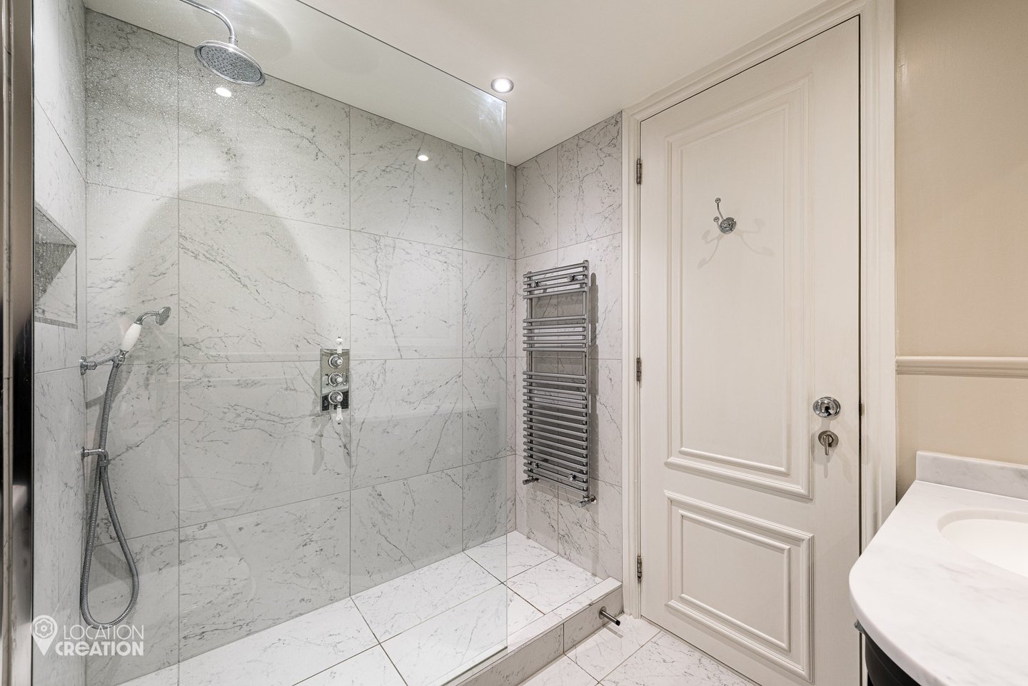 Location CreationMacaulay Road Bathroom  Alt
