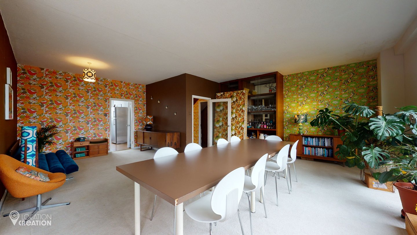 Location Creation Deerhurst Dining Table