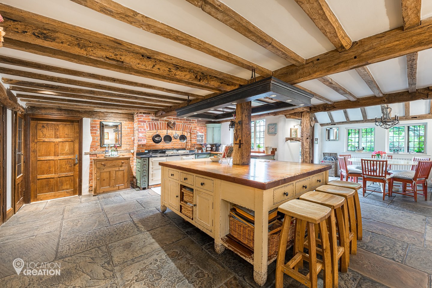 Location CreationLake Housekitchen