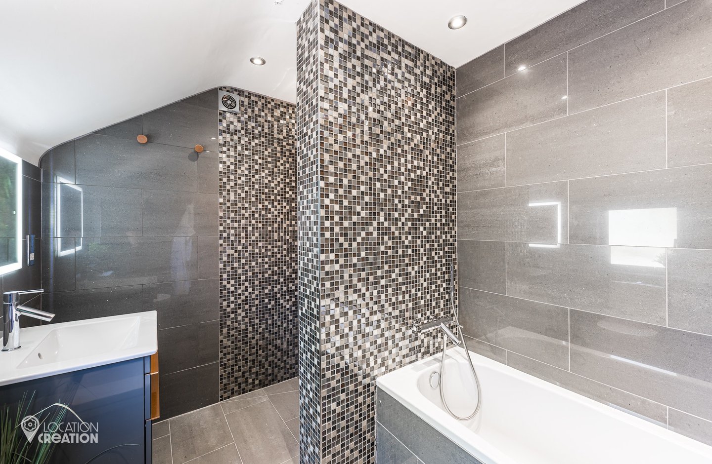 Black Barn CMbathroom