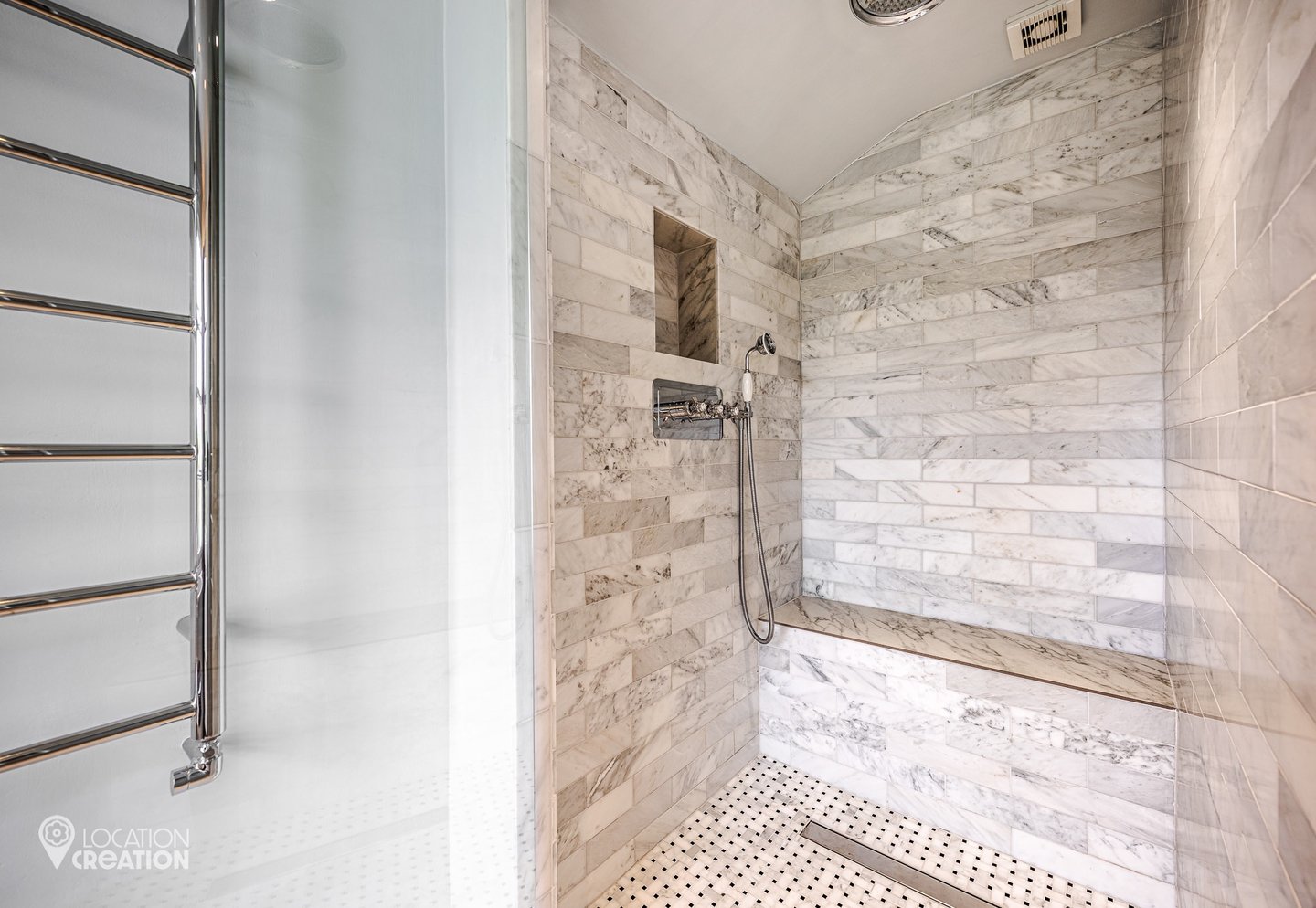 Location Creation St Peters Square Shower