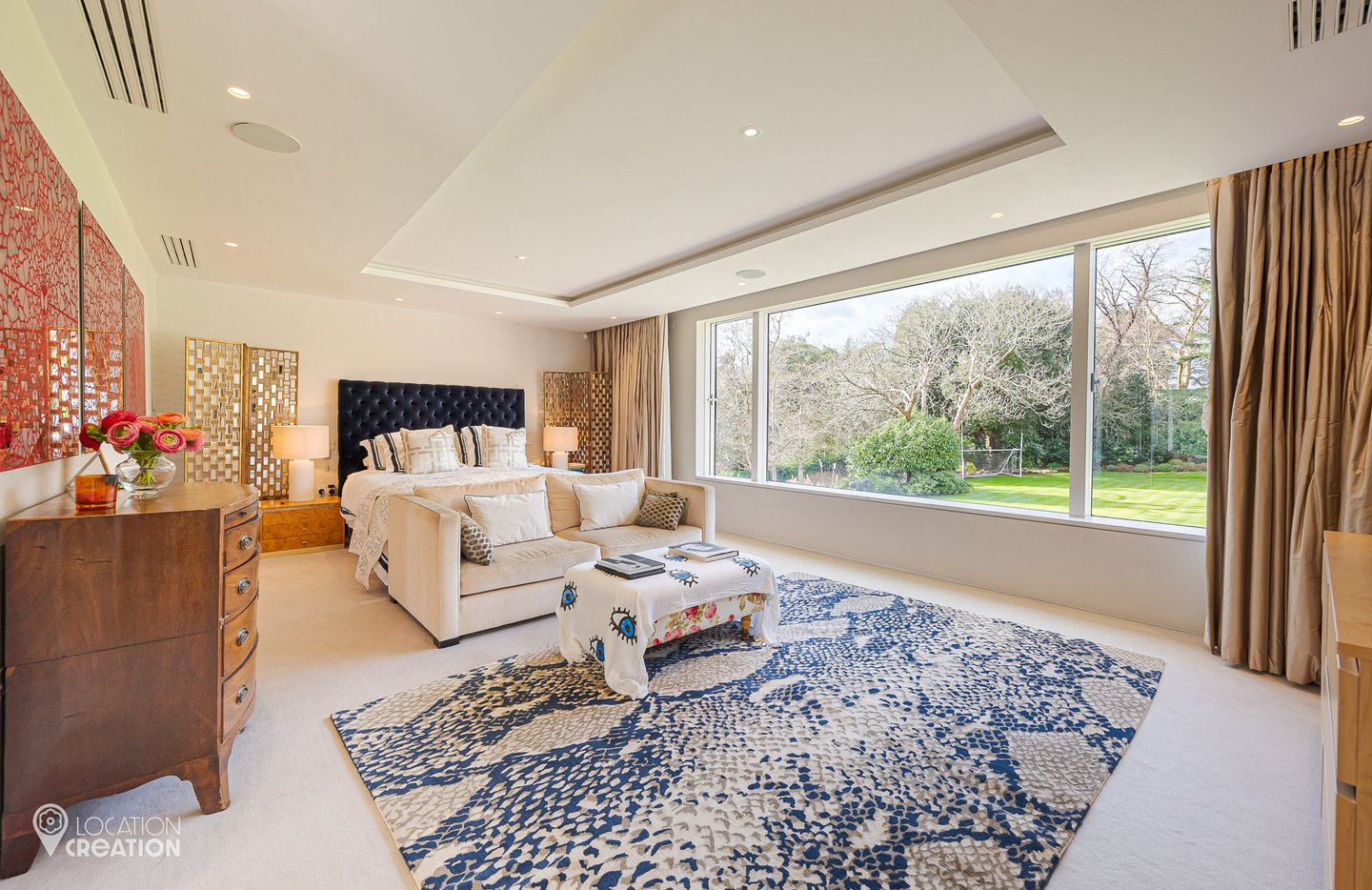 Location Creation Kingston Glass Master Bedroom