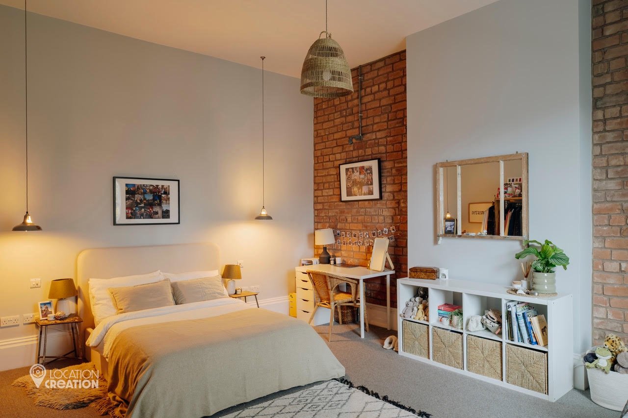 The Coach House Birminghambedroom Light