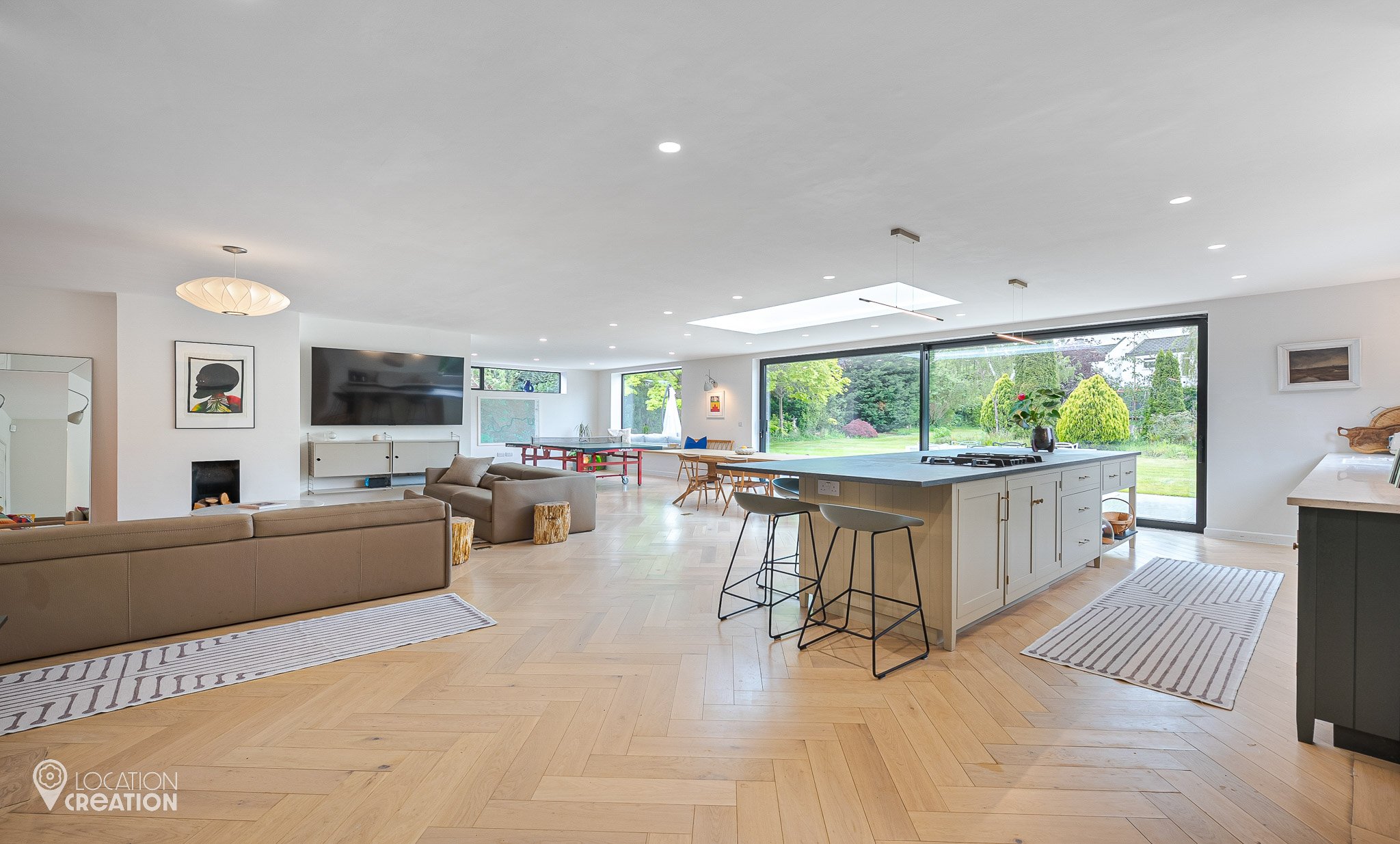 Location Creation Lawn House Kitchen Island And Dining