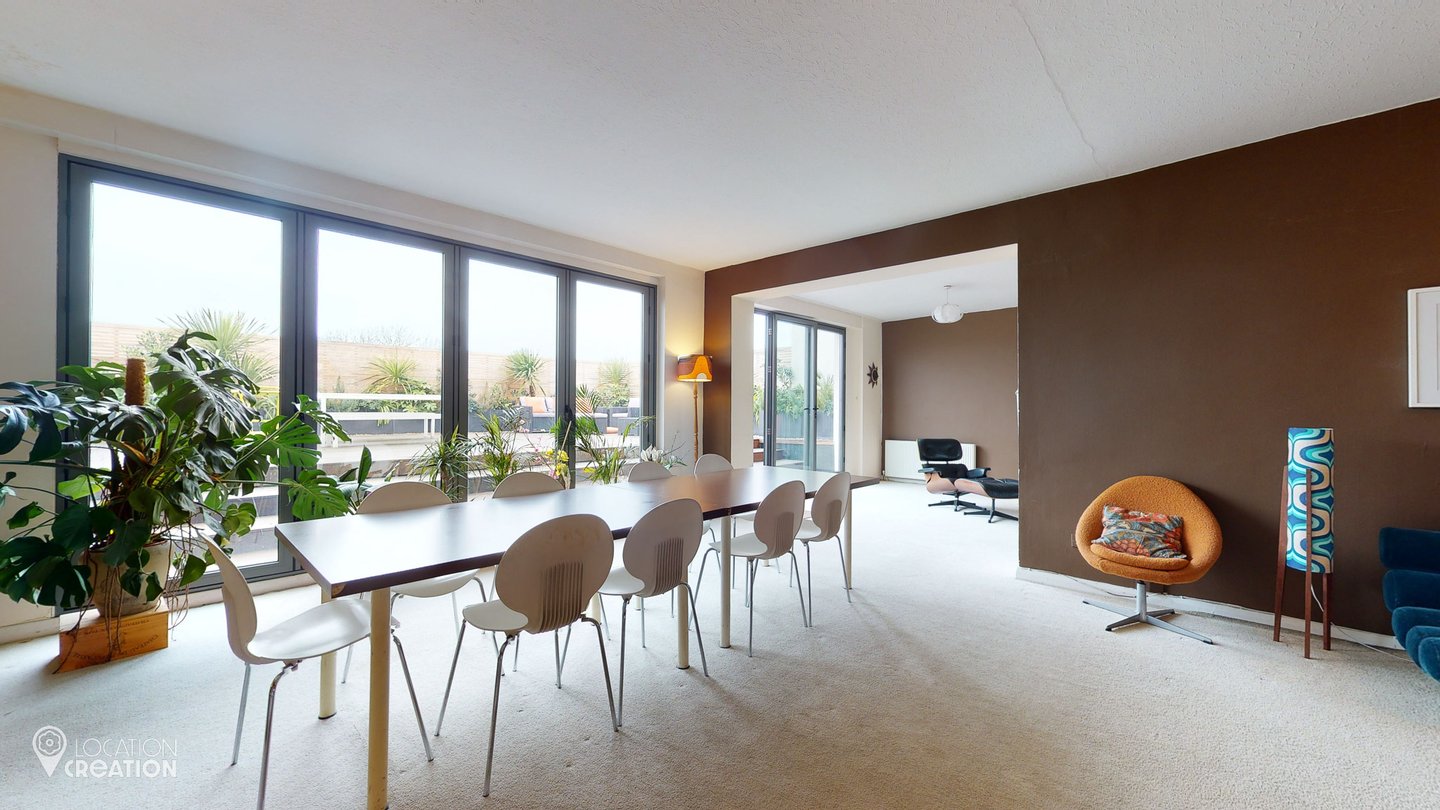 Location Creation Deerhurst Dining Table