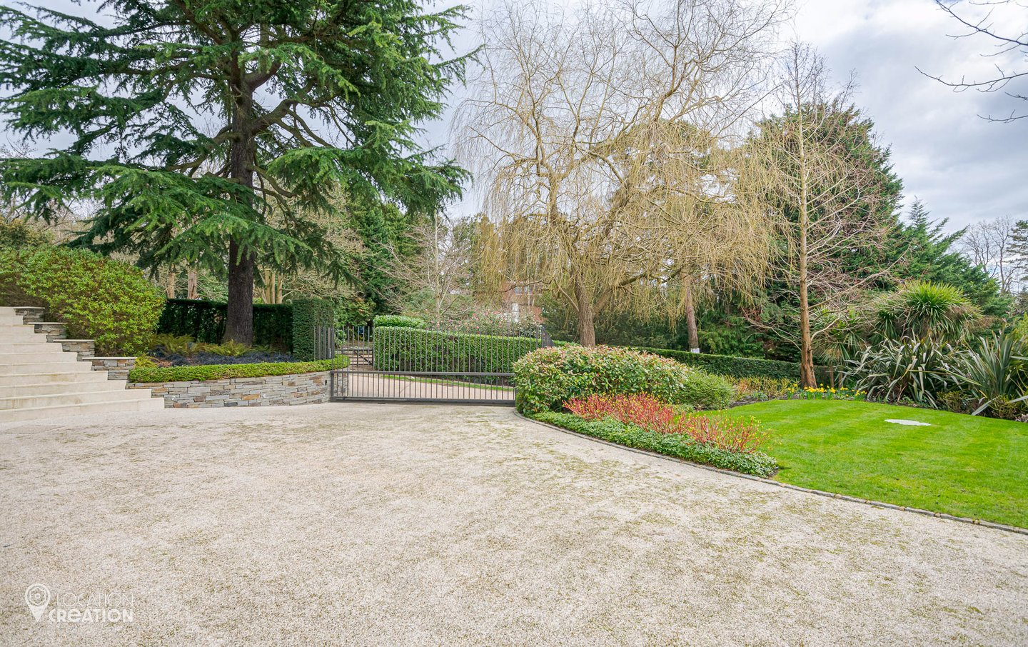 Location Creation Kingston Glass Front Gates