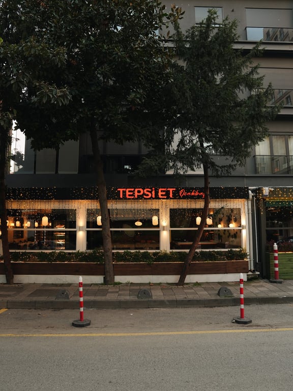 Tepsi Et Cadde
