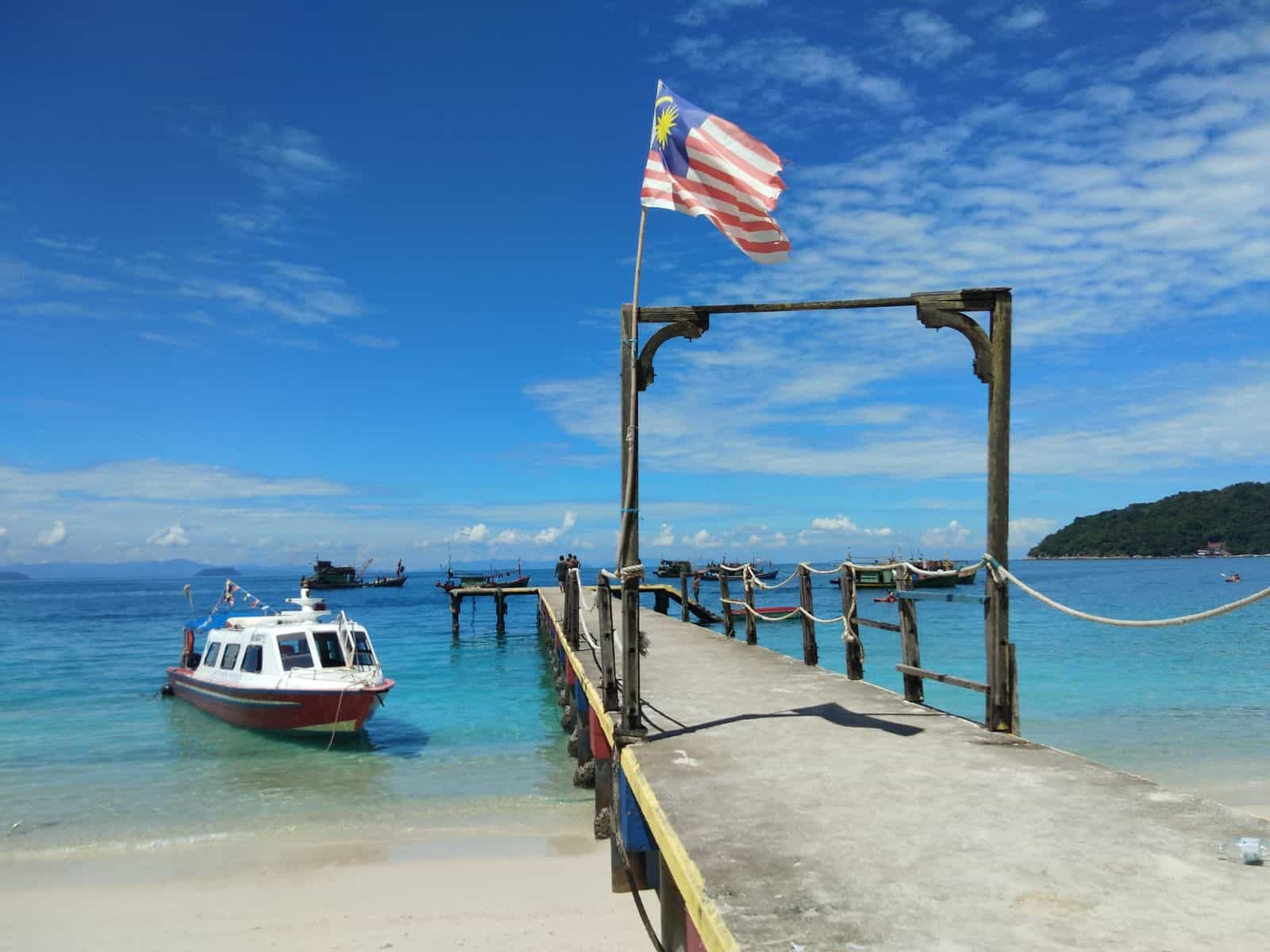 A jetty in Perhentian Besar Island, Malaysia // travelmermaid.com