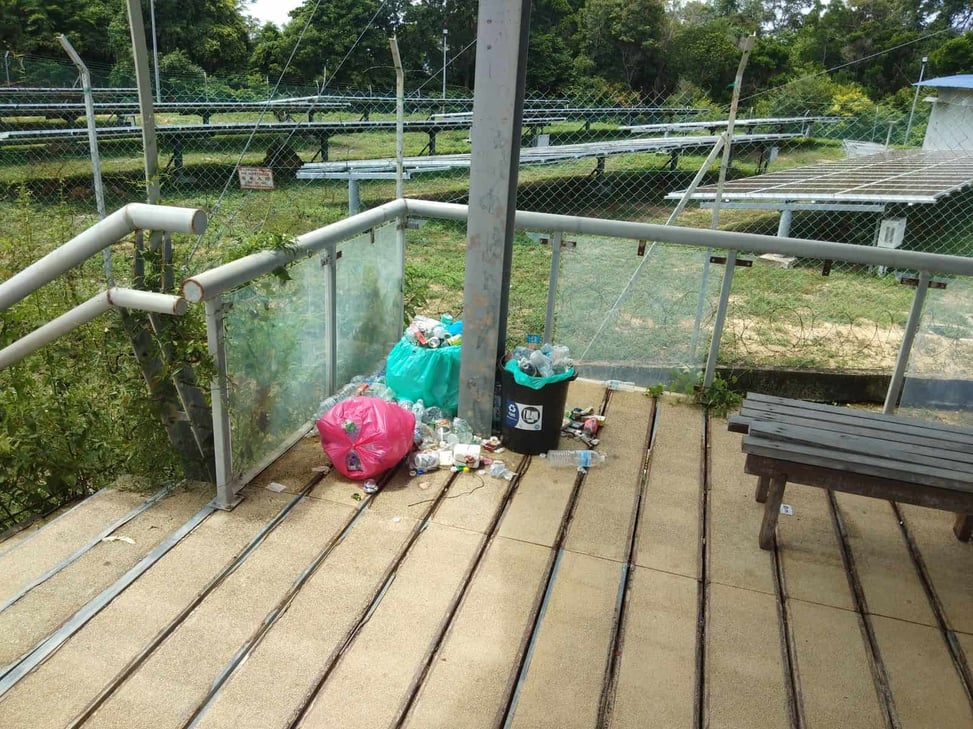 Plastic trash in Perhentian Kecil in Malaysia // travelmermaid.com