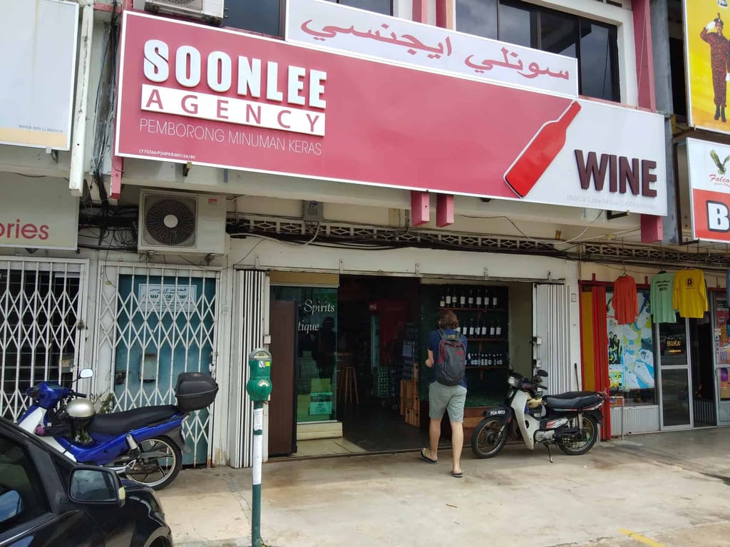 Bottle shop SoonLee Agency in Kota Bharu.