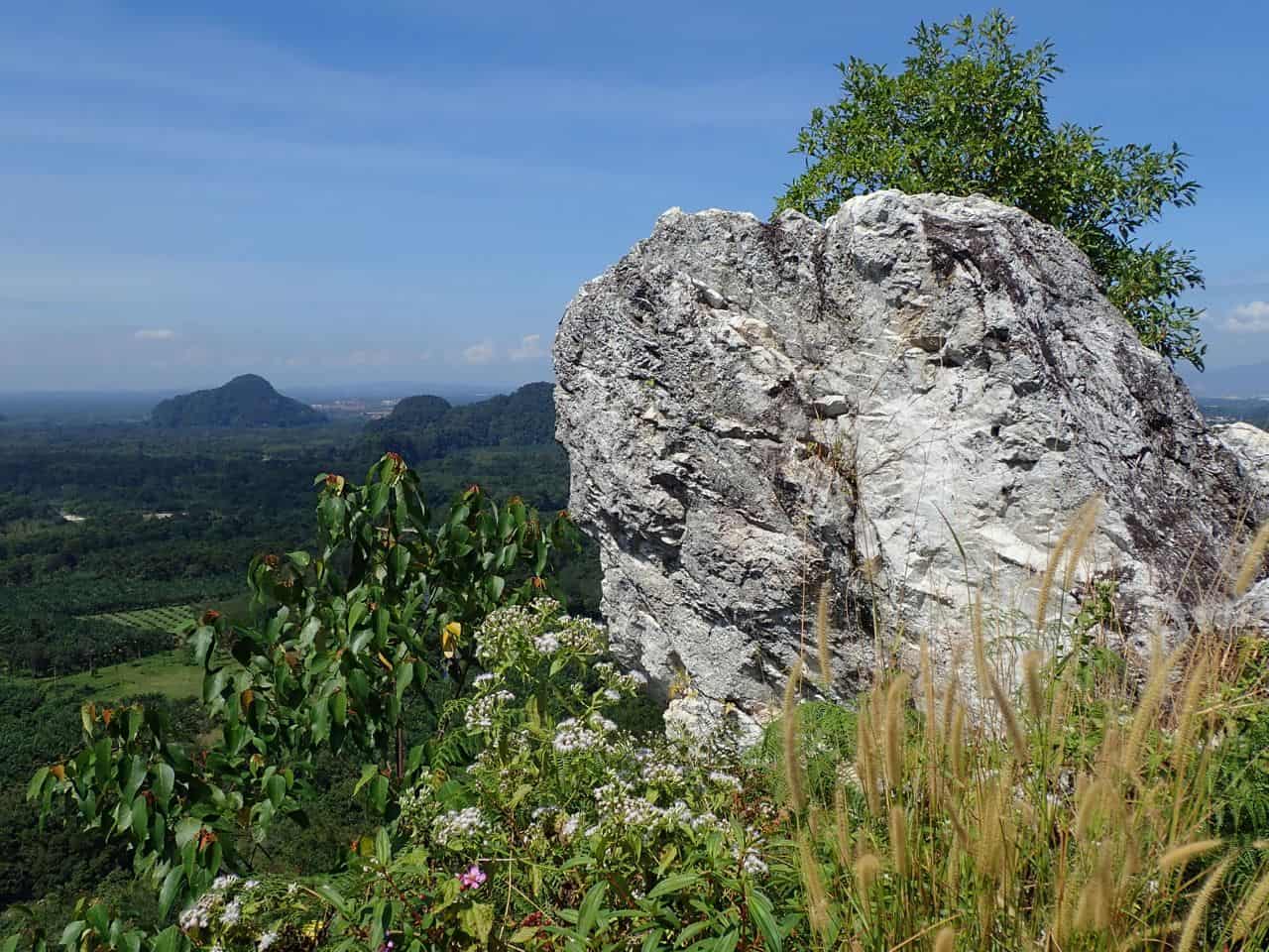 Bukit Batu Putih hiking trail in Gopeng, Malaysia // travelmermaid.com