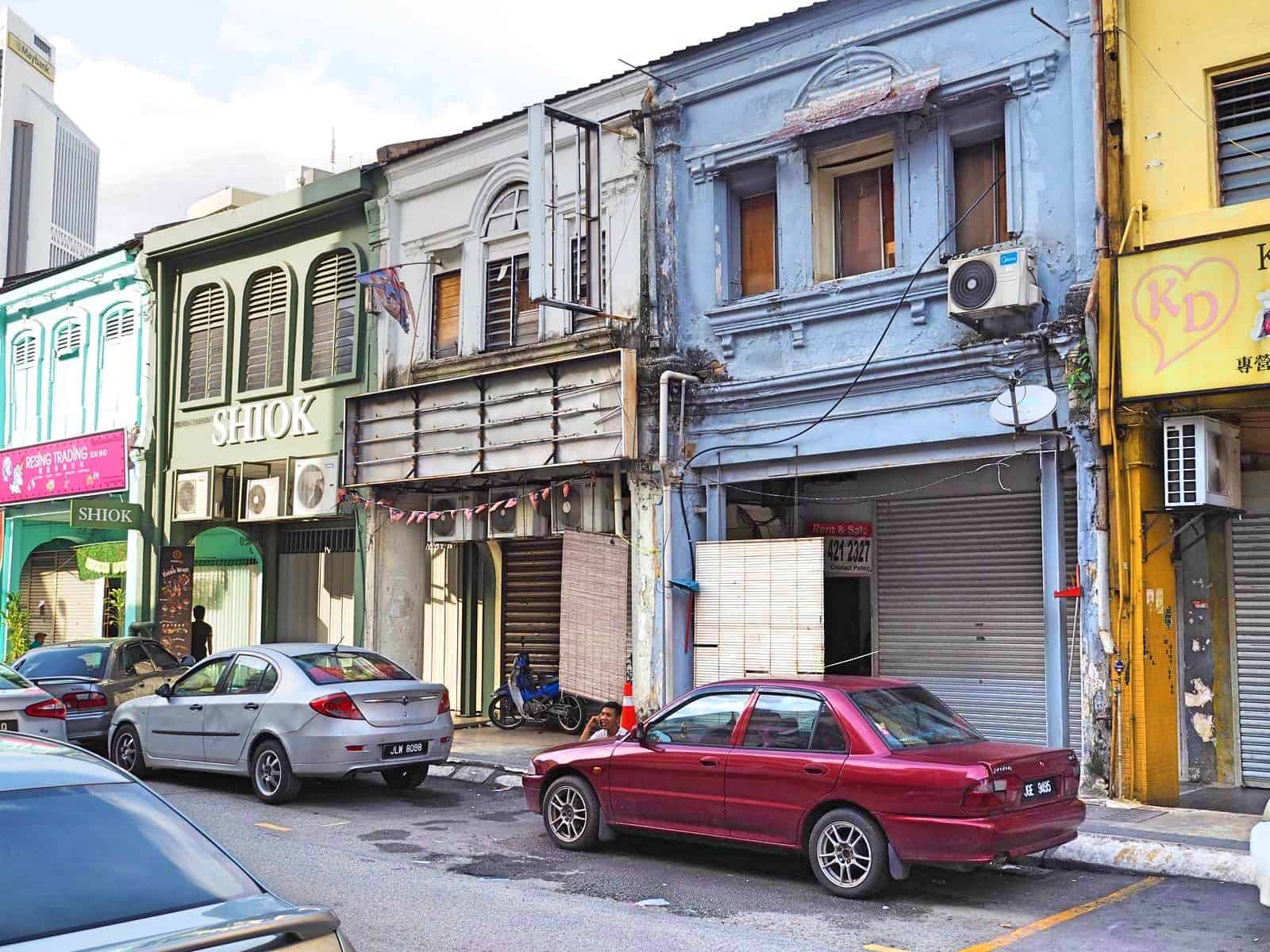 self guided walking tour kuala lumpur Old Chinese shophouses in Chinatown, Kuala-Lumpur- Malaysia-Travel-Mermaid
