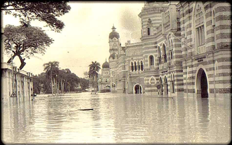 self guided walking tour kuala lumpur floods-1970s-Merdeka-Square-Kuala-Lumpur