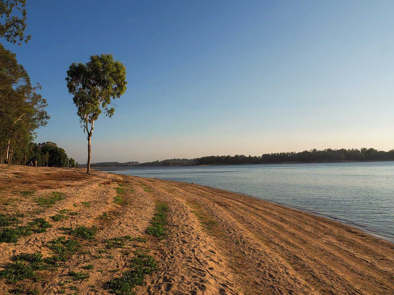 Lake Tinaroo in the Atherton Tablelands, North Queensland // TravelMermaid.com