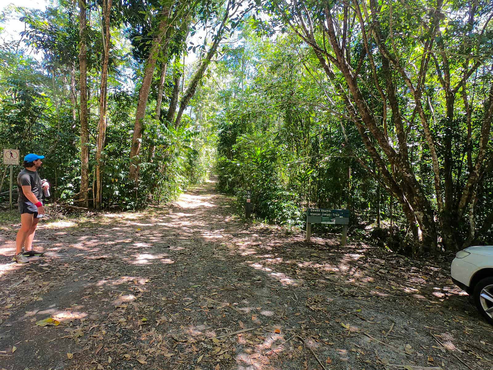 Car park just before the path that leads to The Devil's Thumb Trailhead // Travel Mermaid