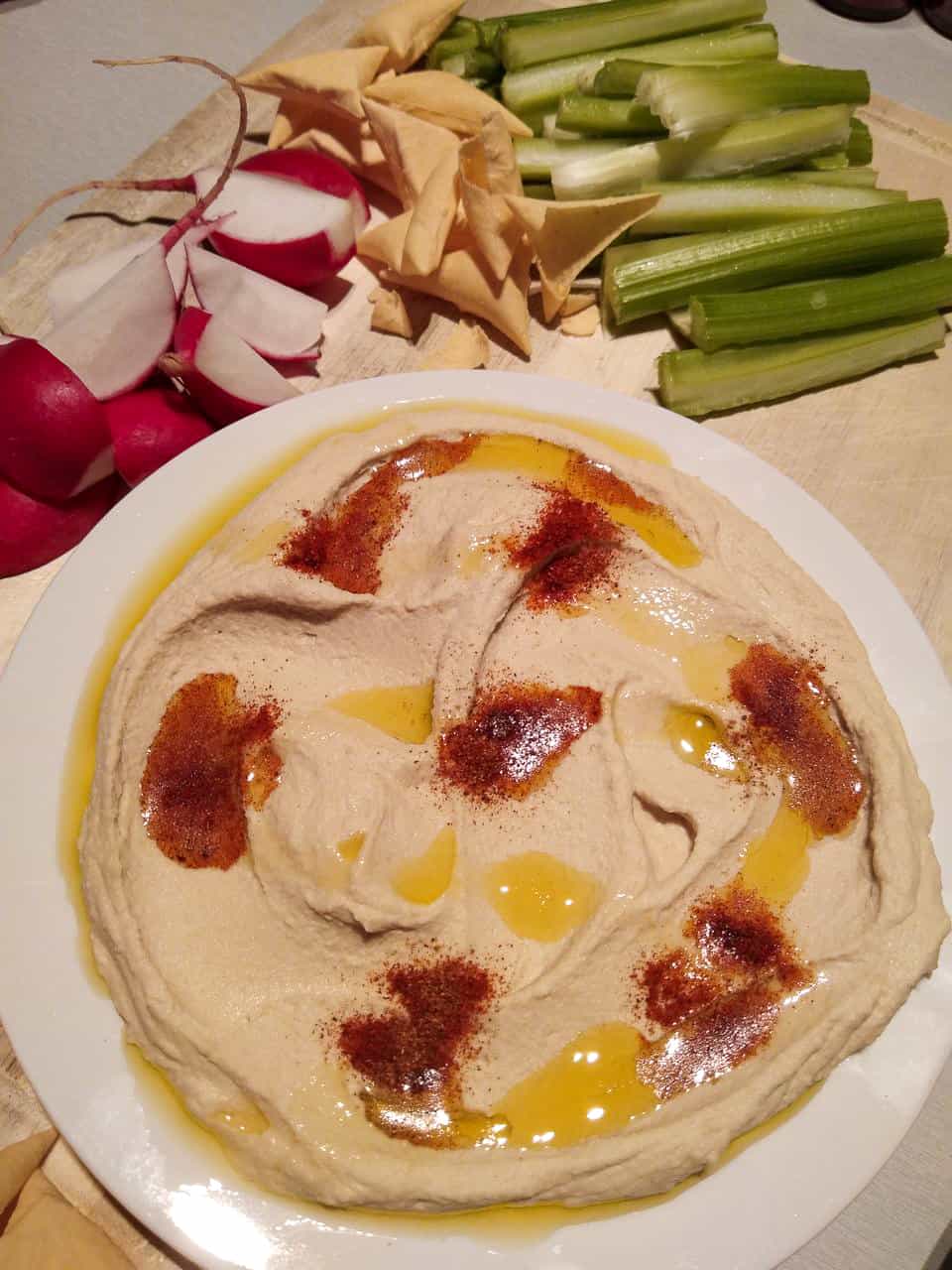 Homemade hummus // Travel Mermaid