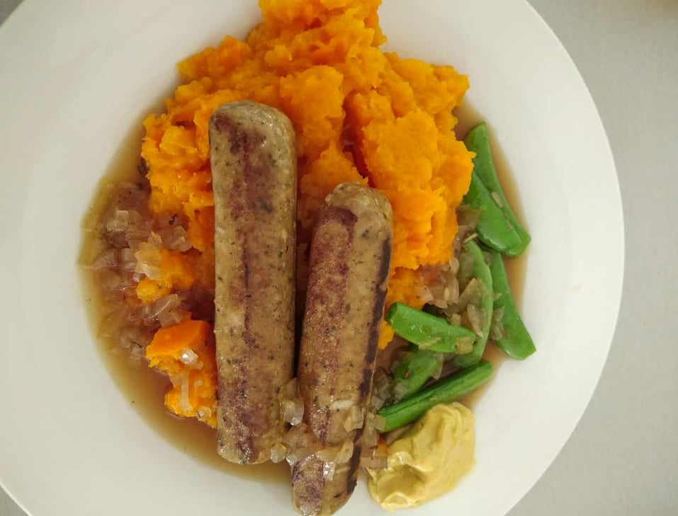 Vegetarian bangers, mash & jus // travelmermaid.com