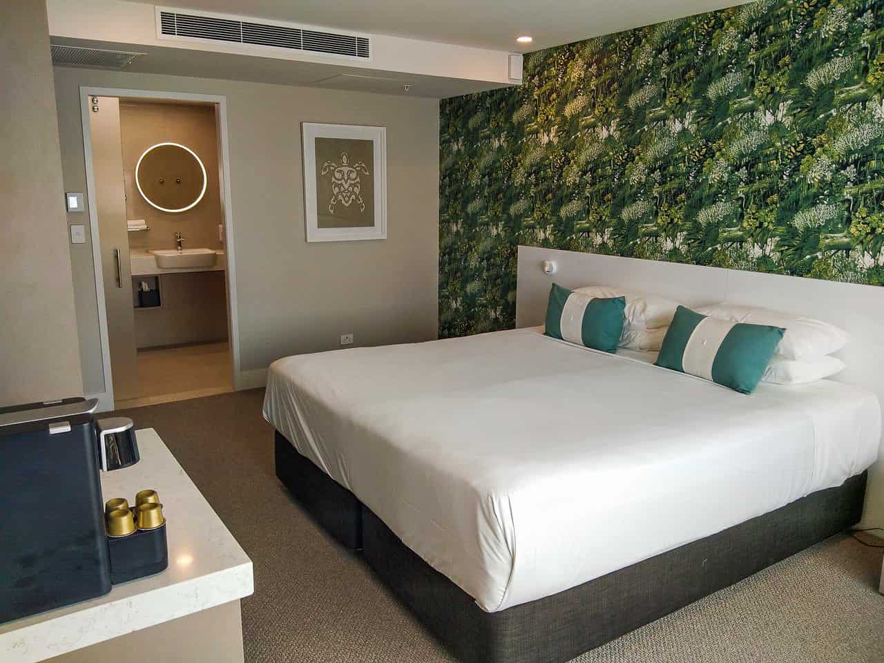 Room at Pacific Hotel in Cairns, Australia // Travel Mermaid