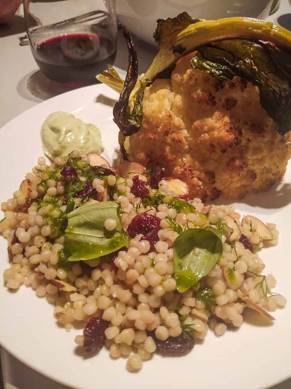 Vegan cooking : Roasted whole cauliflower with giant couscous // Travel Mermaid