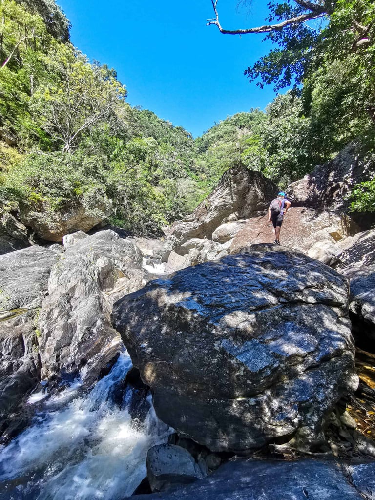 Mini cascade along the Spring Creek Falls hike in Mowbray // Travel Mermaid
