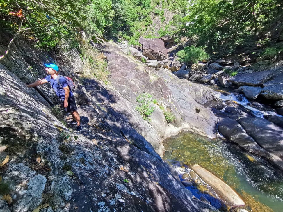 Climbing over the rocks on the Spring Creek hike in Mowbray // Travel Mermaid