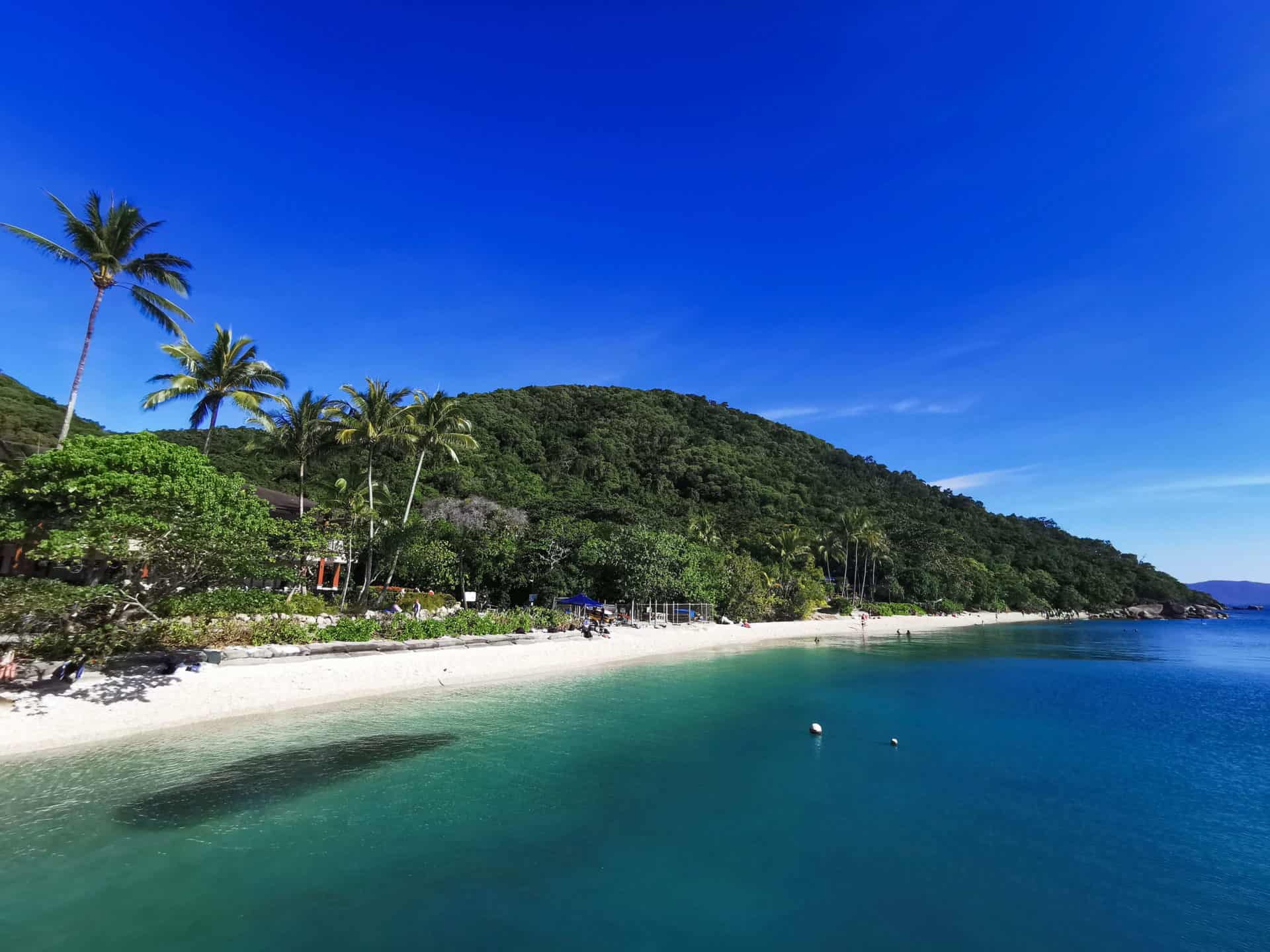 Welcome Bay on Fitzroy Island // Travel Mermaid