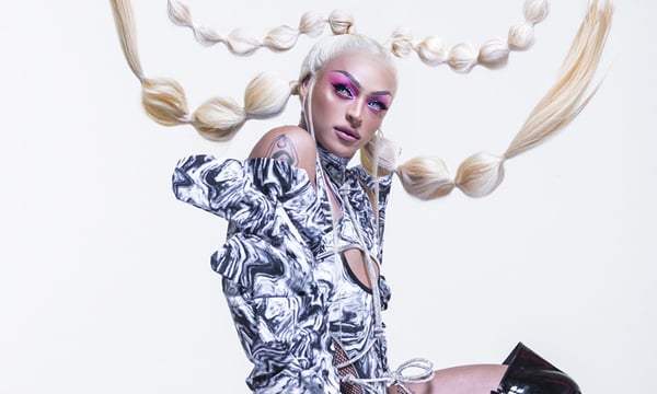 Pabllo Vittar recebe certificado de platina com álbum '111'