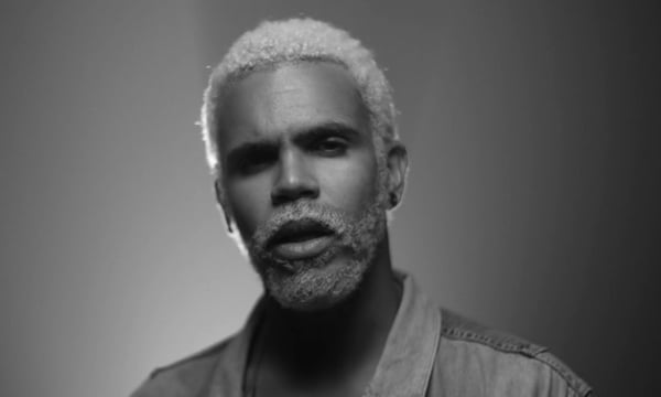 Hiran lança videoclipe para “Desmancho”, faixa do álbum “Galinheiro”