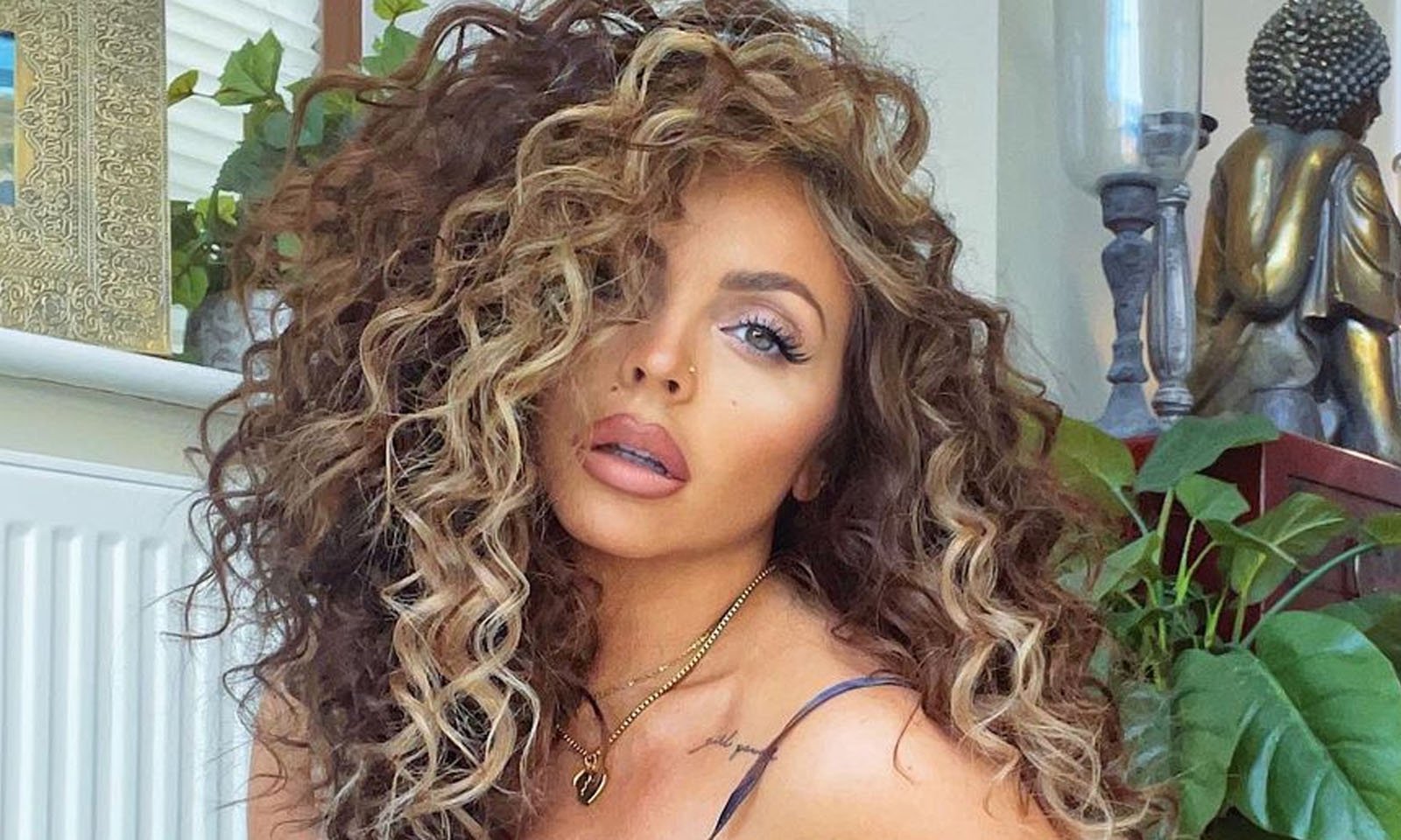 Jesy Nelson posta foto em estúdio de gravação após saída do Little Mix