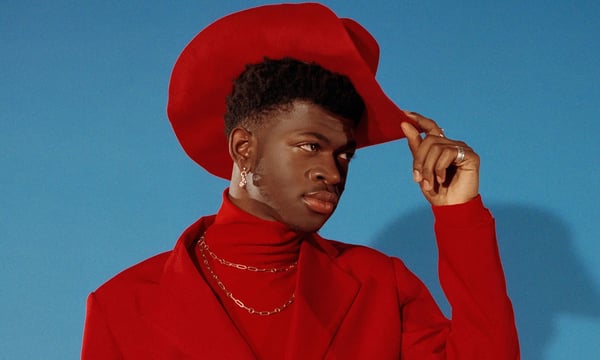 “Holiday”: Lil Nas X anuncia lançamento de novo single para sexta-feira (13)