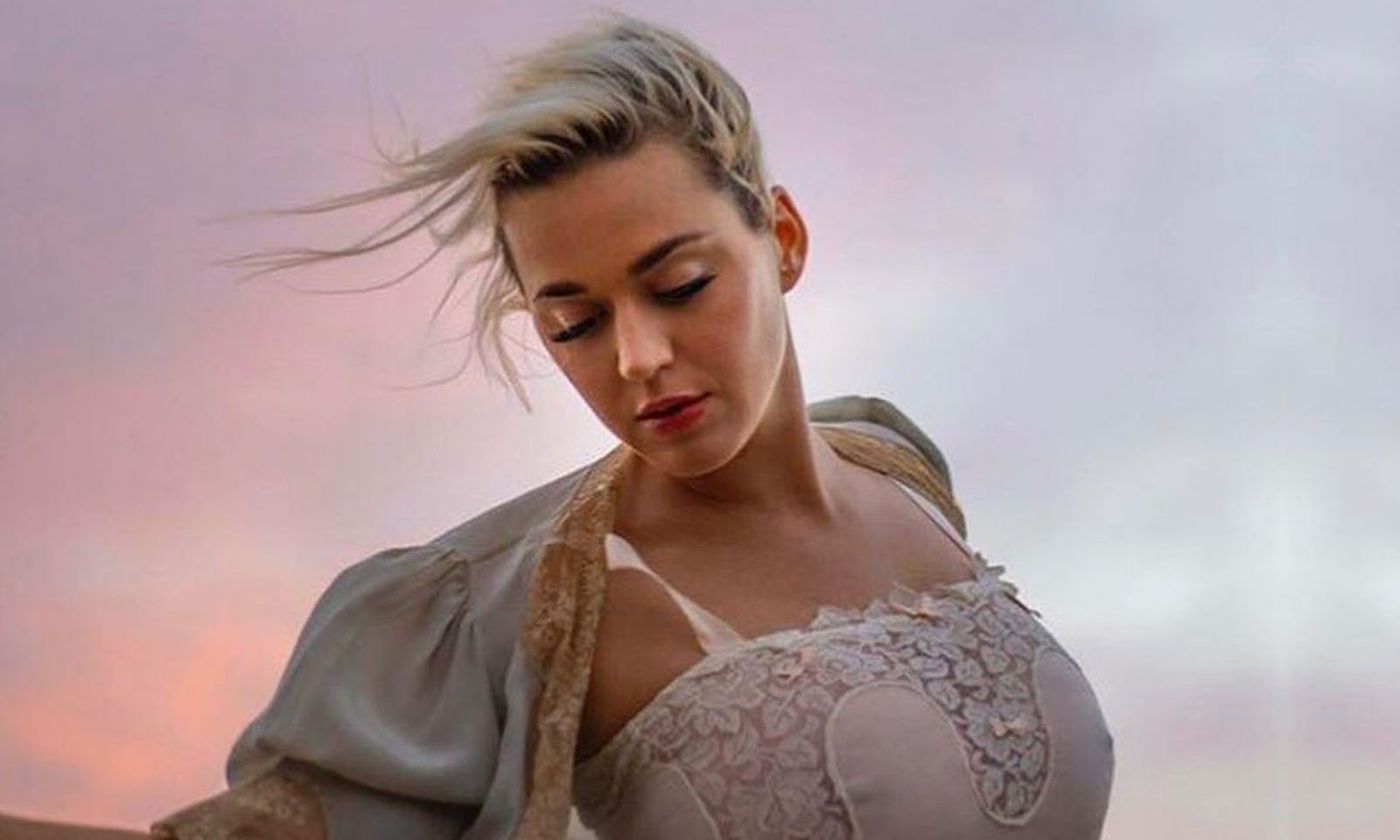 Katy Perry revela que pensou em suicídio após fase difícil na carreira e término com Orlando Bloom
