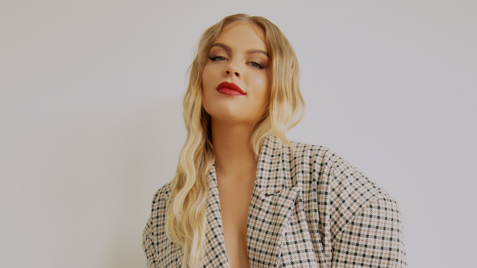 Luísa Sonza é a única cantora pop entre as mais ouvidas nas rádios do Brasil