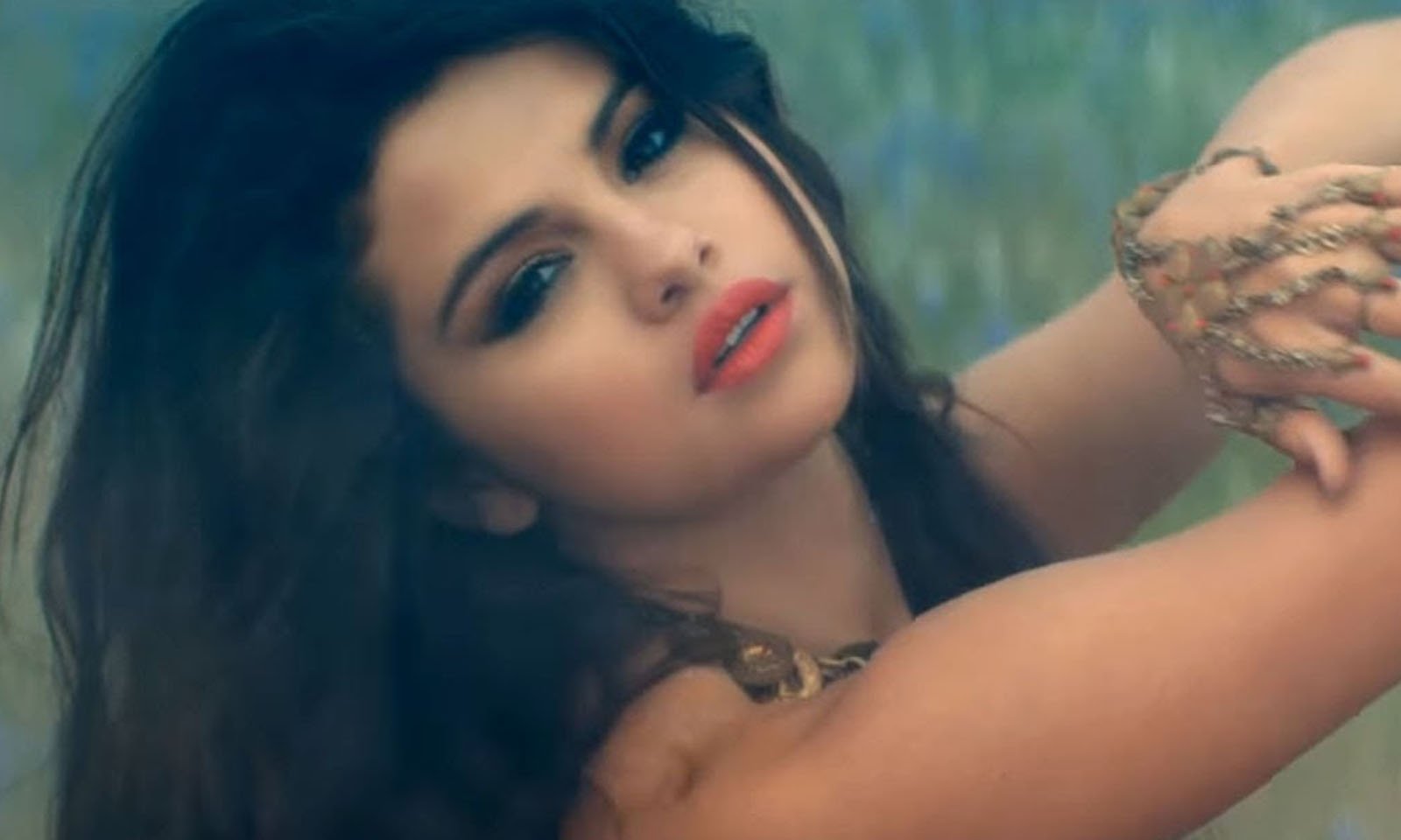 'Come & get It', da Selena Gomez, alcança 1 bilhão streams combinados