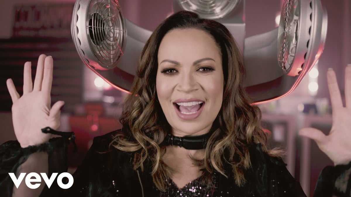 Solange Almeida lança clipe “Manicure” com participação de Fabiana Karla