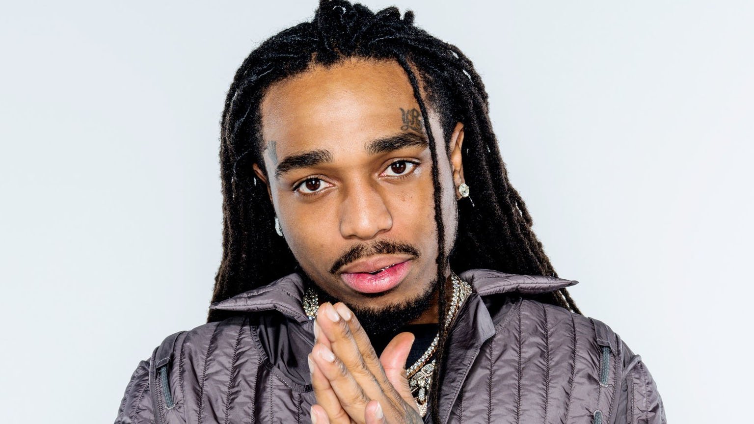 Rapper Quavo é flagrado agredindo Saweetie em elevador nos EUA