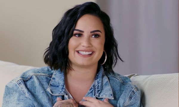 Demi Lovato revela ter feito contato com vida extraterrestre: “poucos metros de mim”
