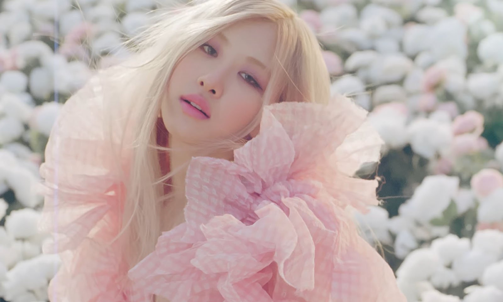 'On The Ground': Rosé, do BLACKPINK, lança o primeiro videoclipe solo