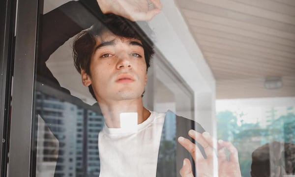 Renan Scharmann lança versão acústica do single “Will I Kiss You”