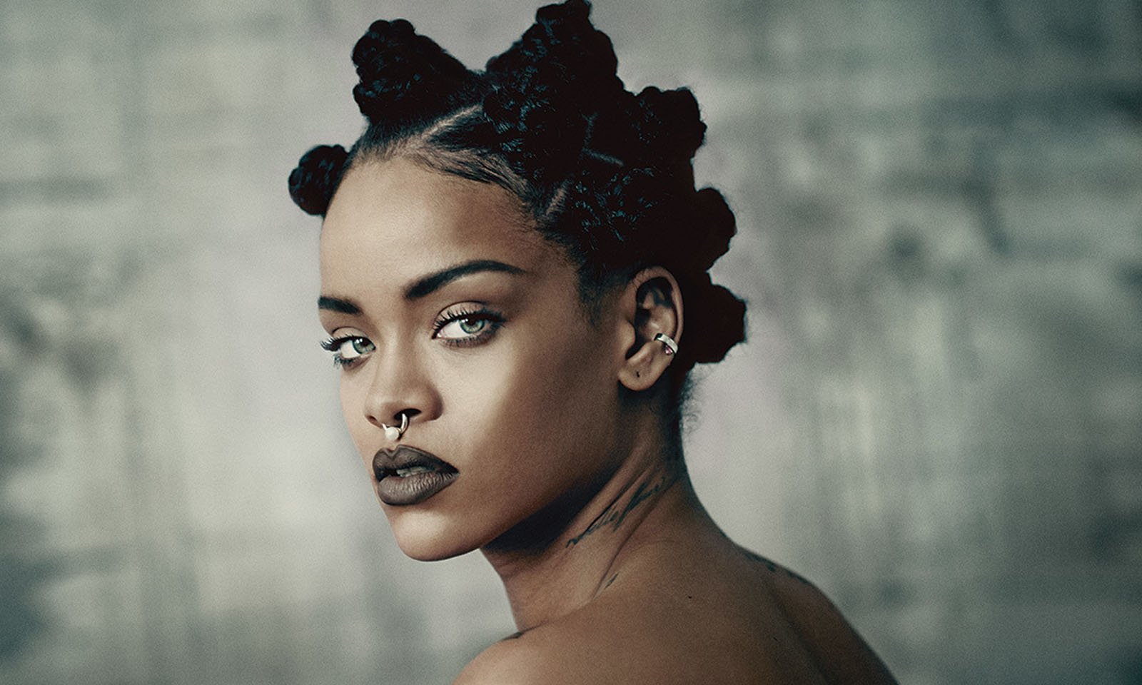 Novo álbum de Rihanna já está pronto para ser lançado