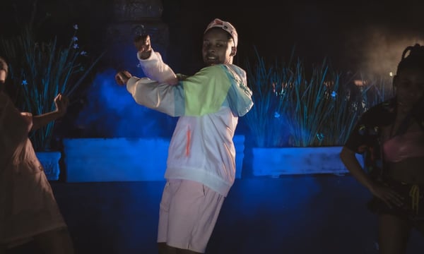 Conheça o cantor Maik e seu dançante single “Joga”