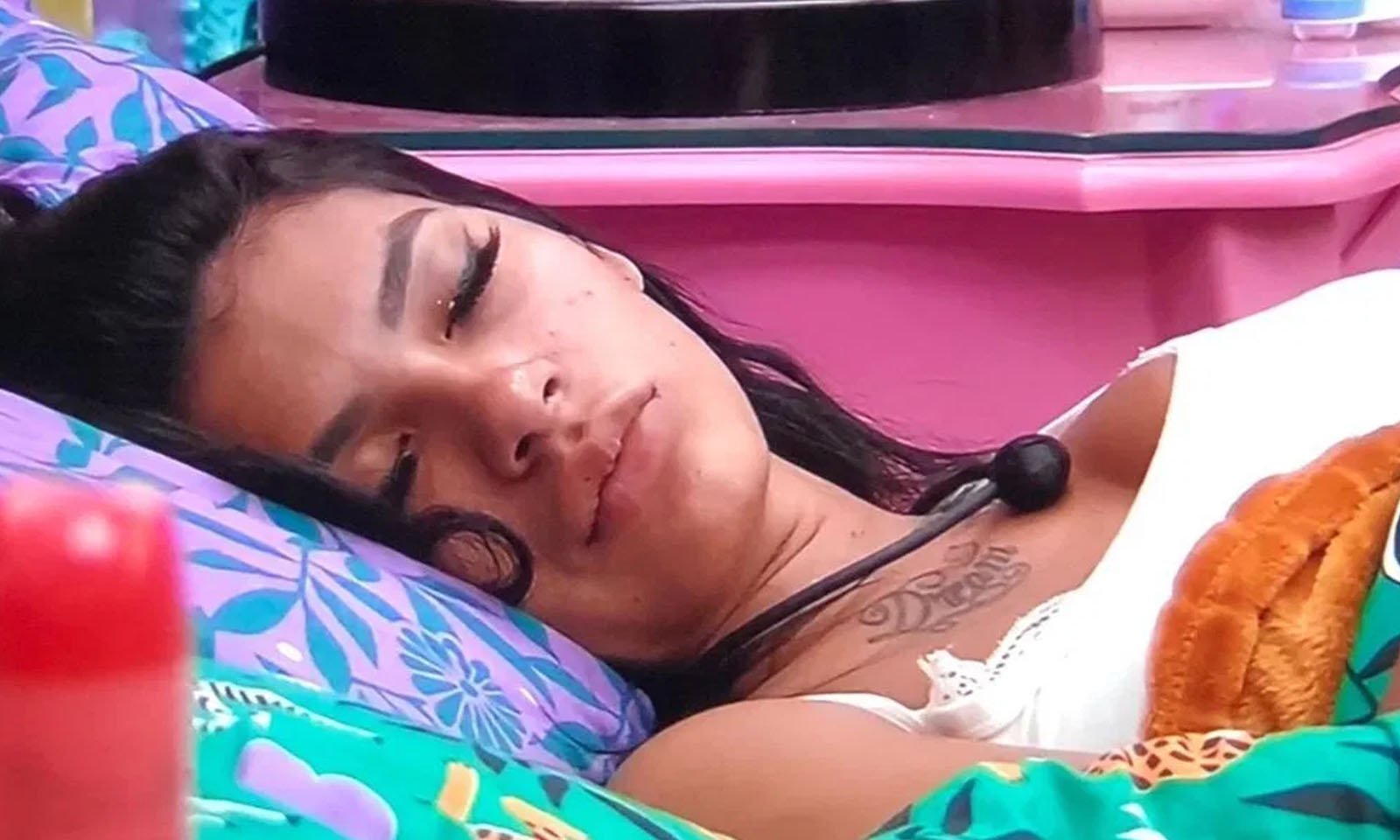 Noivo de Pocah explica porque cantora dorme muito no BBB 21: 'mais de 10 anos fazendo muitos shows'