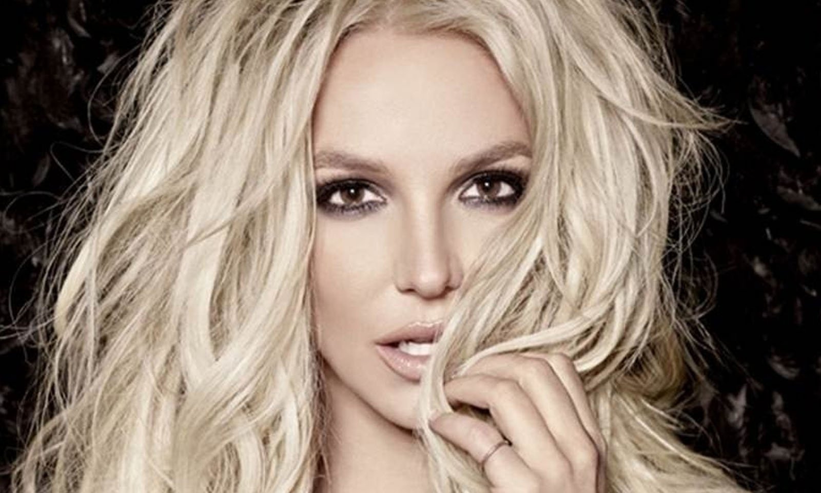 Britney Spears vai lançar 'Mood Ring' em todas as plataformas digitais nesta sexta-feira (29)