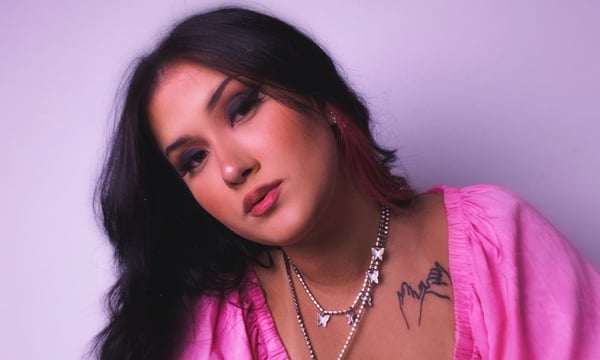 “Pode Ir Embora”: Cammie lança videoclipe inspirado em “thank u, next”, da Ariana Grande