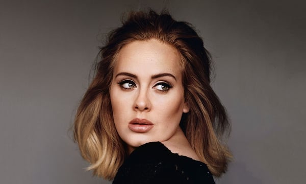 Adele responde fã sobre lançamento de novo álbum: 'use máscara e seja paciente'