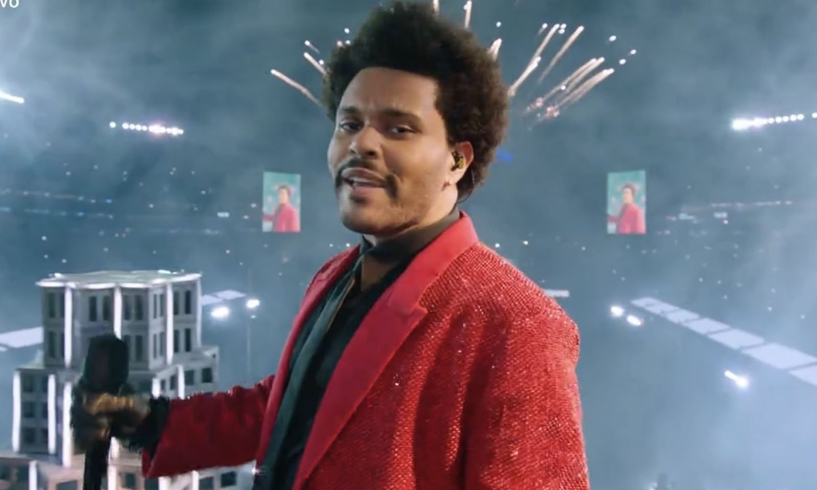 Veja a apresentação de The Weeknd no Show do Intervalo do Super Bowl!