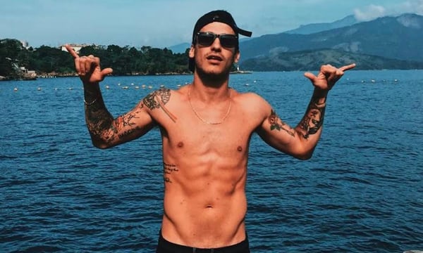 No ar em 'De Férias com o Ex', IGOR assina com a Sony Music