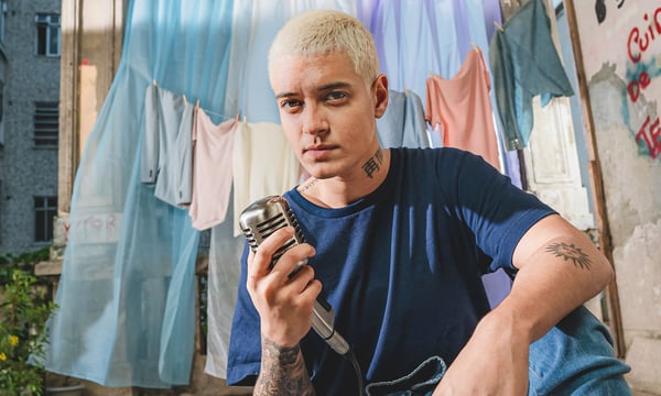 Conheça o cantor Nick Cruz, que apresenta seu novo single e clipe de “Até De Manhã”