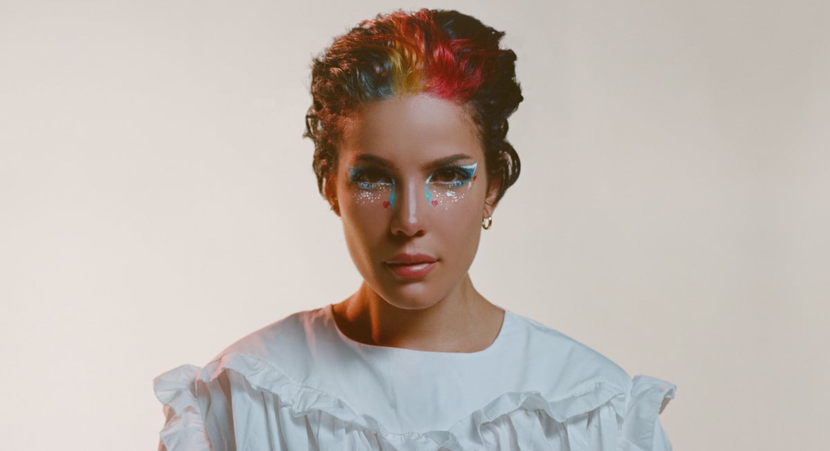 Halsey abre o coração sobre aborto em música ‘More’ do novo àlbum ‘Maniac’