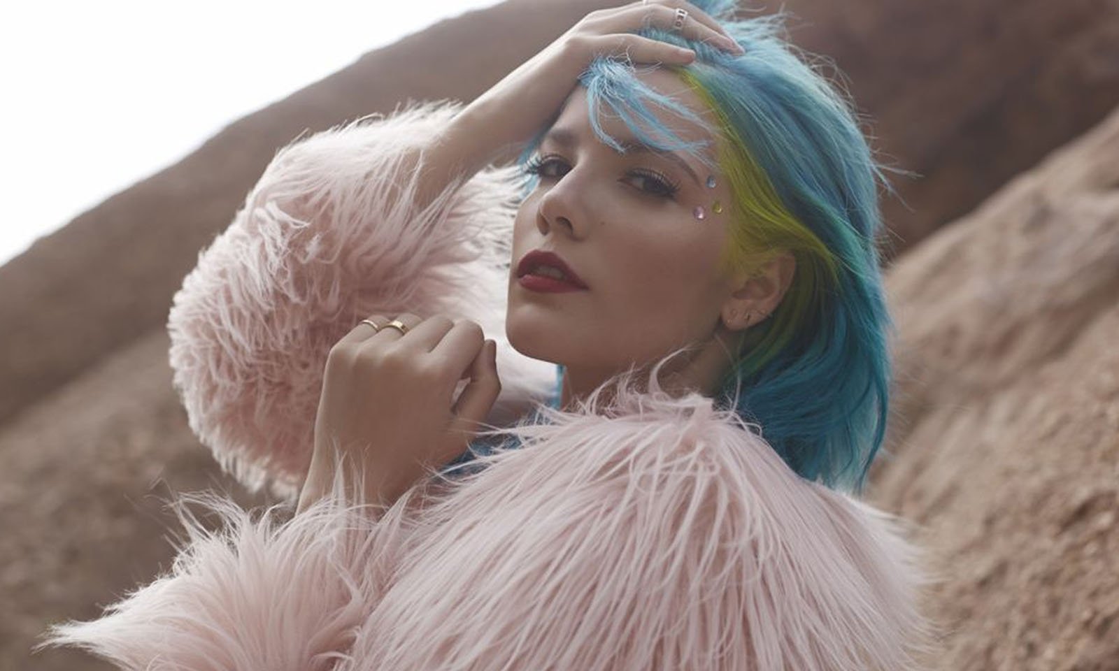 “Badlands (Live From Webster Hall)”: Halsey anuncia lançamento de álbum ao vivo para o dia 28 de agosto