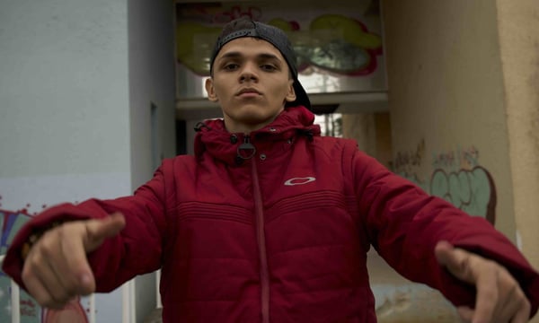 Mc Niack alcança 6º lugar na parada 'Global Viral 50' do Spotify com 'Na Raba Toma Tapão'